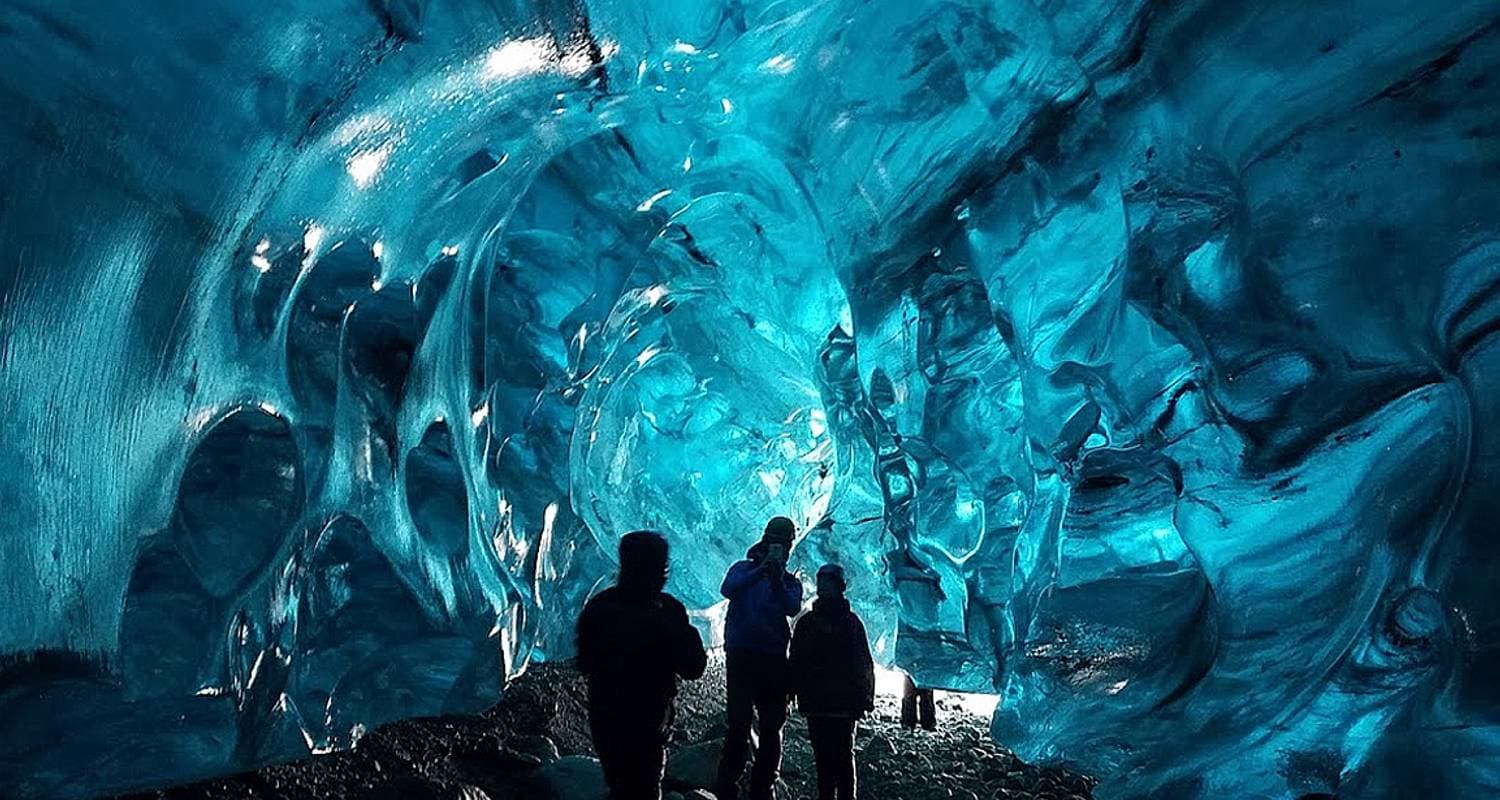 Glaciers & Aurora Tour: Around Iceland in Winter