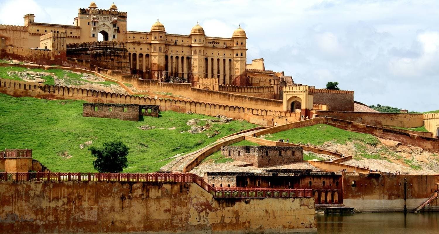 Taj, Tigers & Lakes - Golden Triangle Delhi Agra Jaipur with Ranthambore & Udaipur