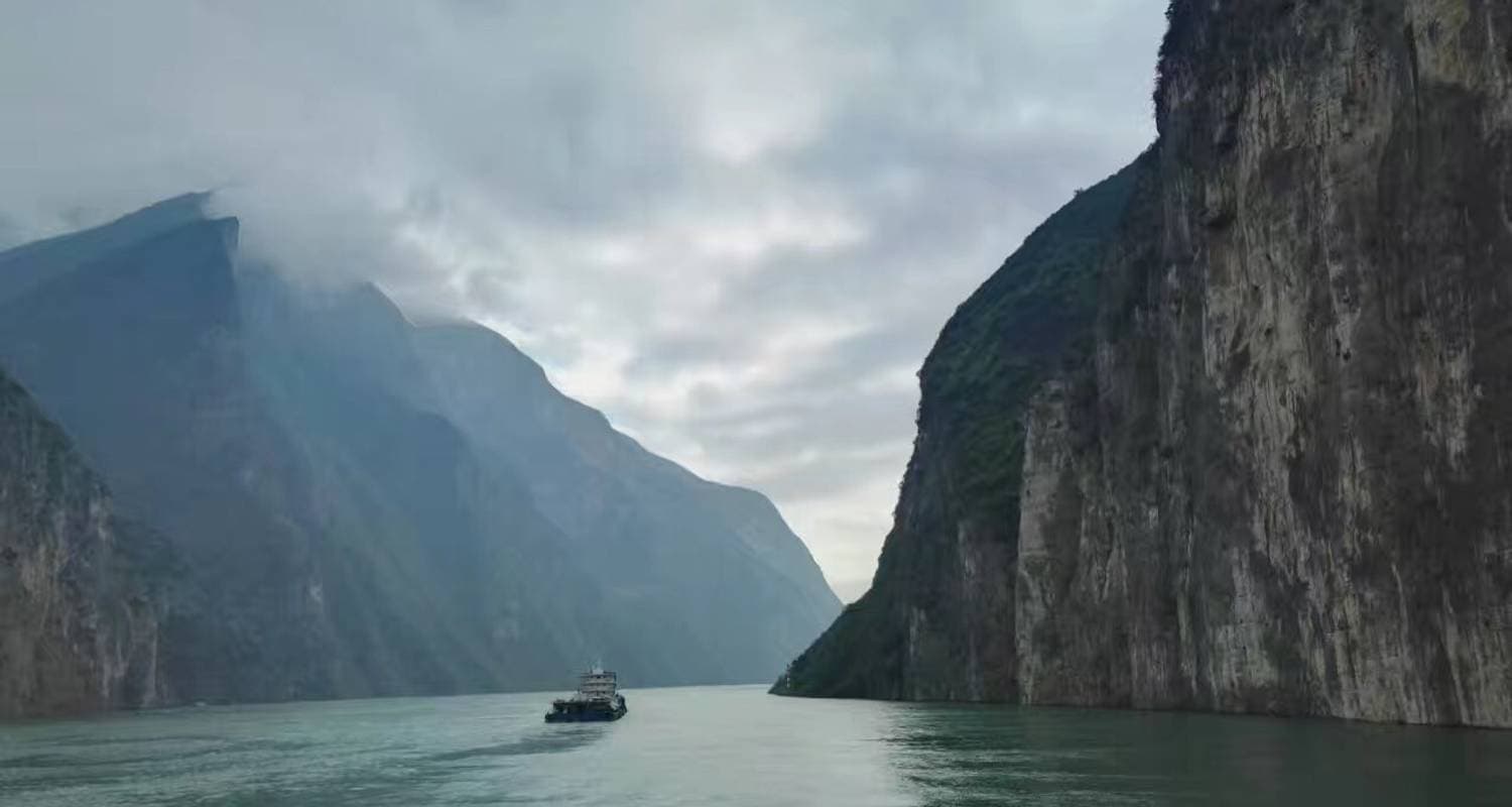 Yangtze River Cruise from Chongqing to Yichang Downstream in 4 Days