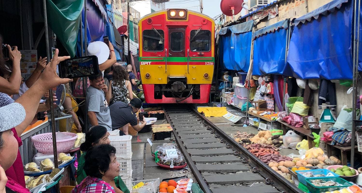 Small Group: Damnoen Floating market & Train market