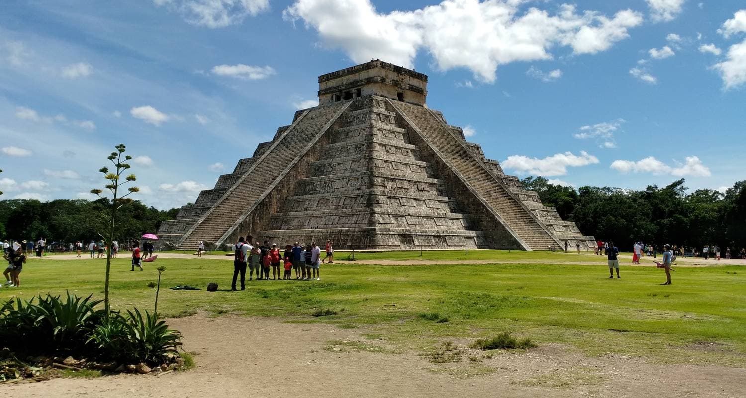 Guatemala: Antigua, Acatenango Volcano, Chichicastenango, Lake Atitlán, Tikal, Candelaria Caves, Semuc Champey & Quetzal Biotope