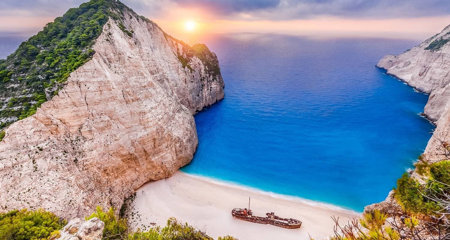 Zakynthos, Santorini, Mykonos, Milos & 4 Guided Tours - Premium
