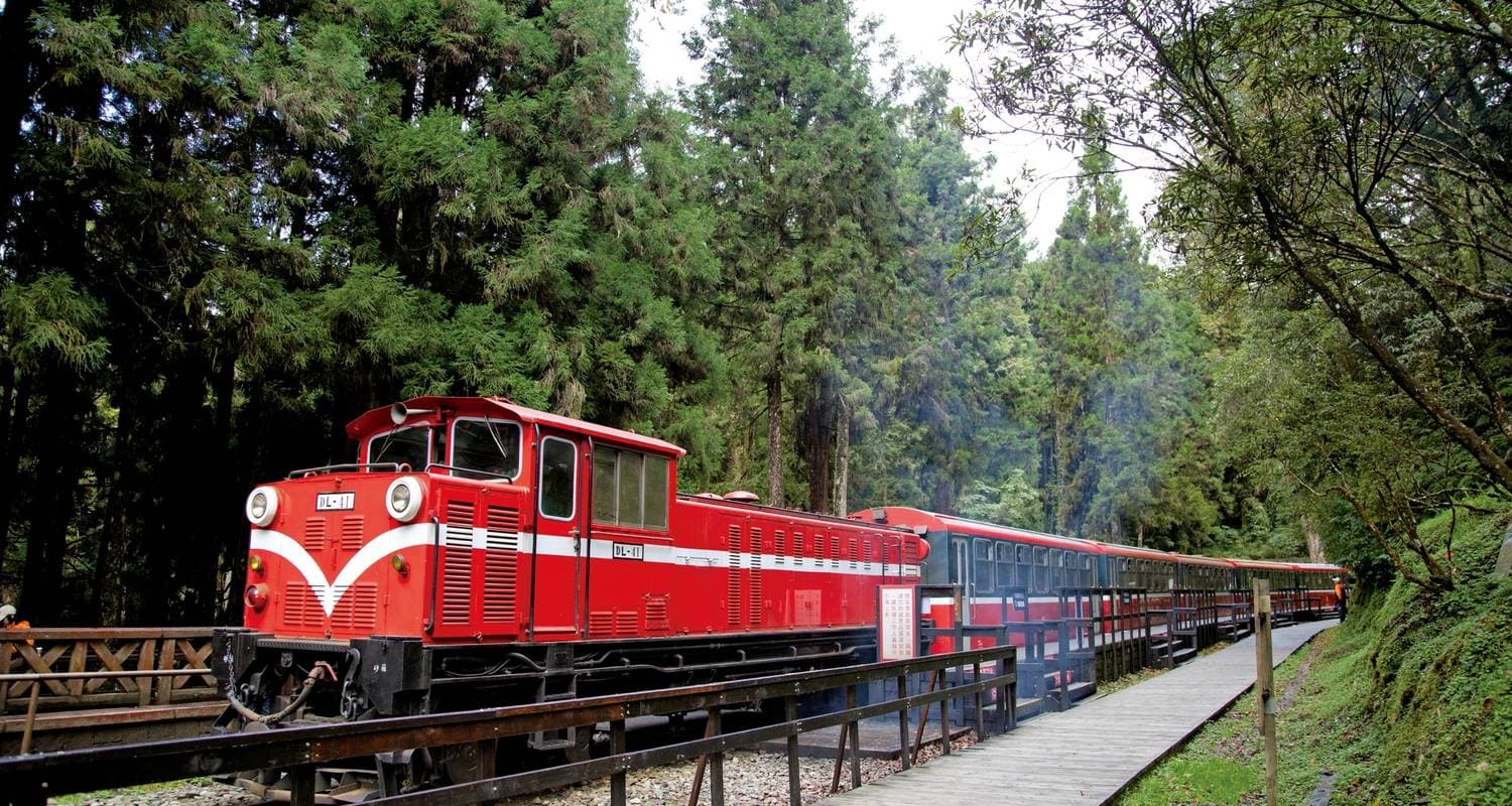 Private 3-Day Tour with Premium Hotels: Sun Moon Lake, Alishan Forest Park, Lukang Old Town