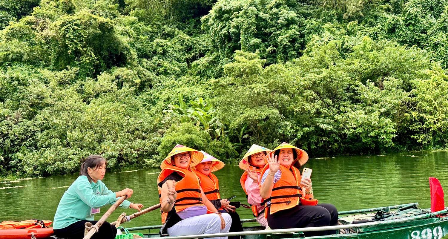 Escape the Urban: Ninh Binh Day Trip to Hoa Lu, Mua Cave & Trang An — photo 3