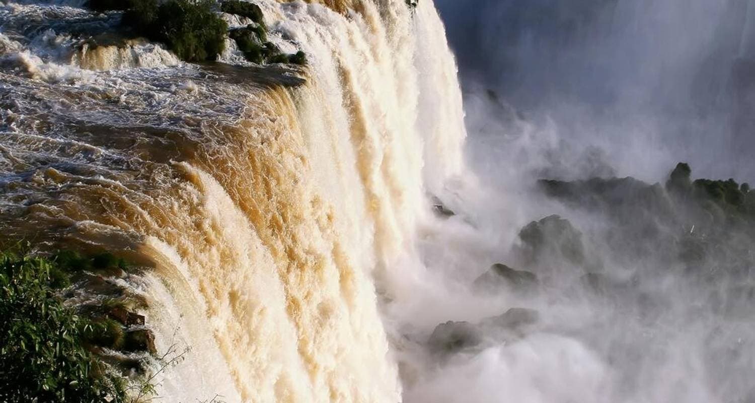 Exquisite Iguazu Falls Escape: A 7-Day Deluxe Adventure