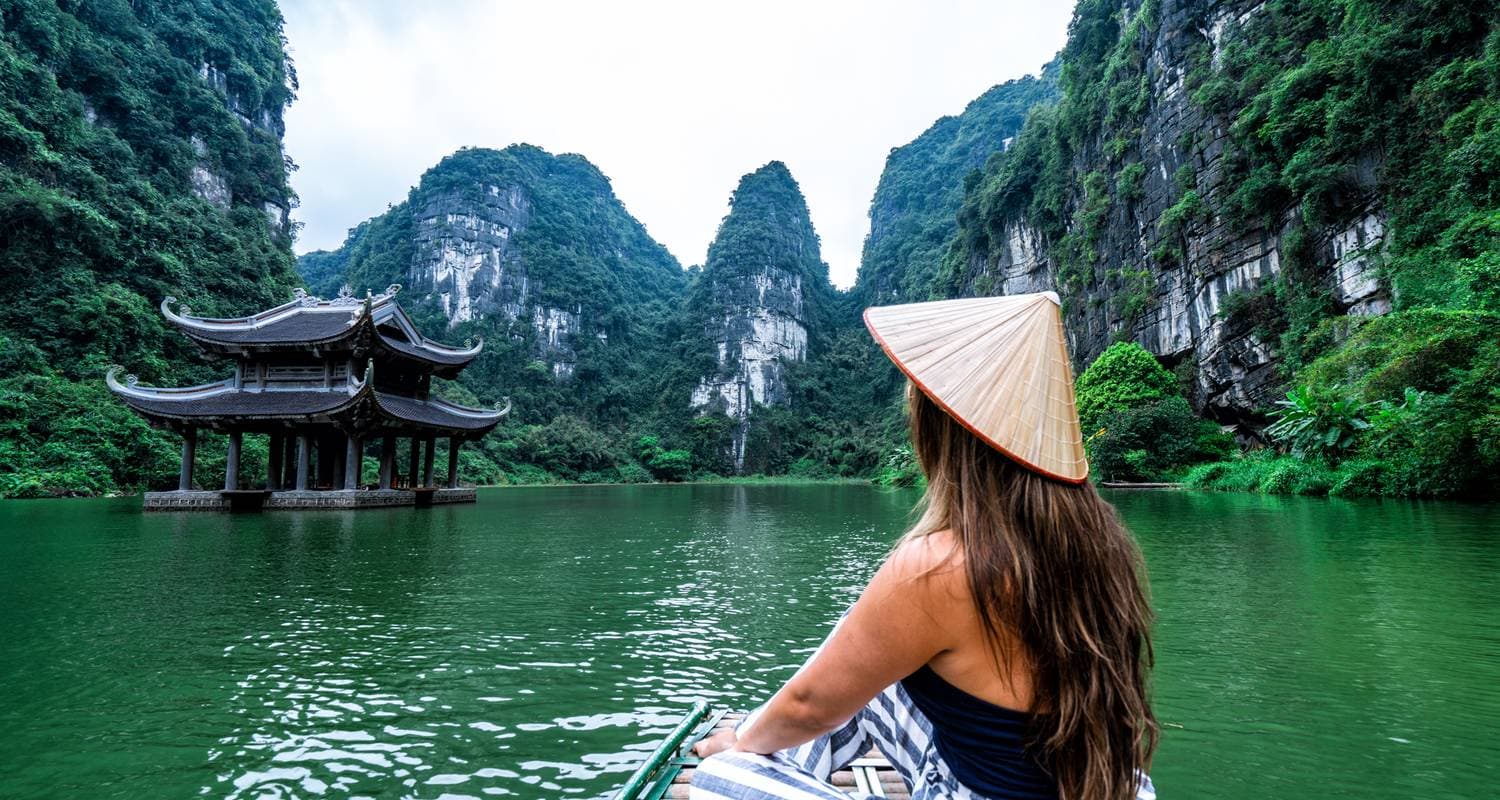 Ninh Binh Adventure: Hoa Lu, Trang An & Dancing Cave Day Tour