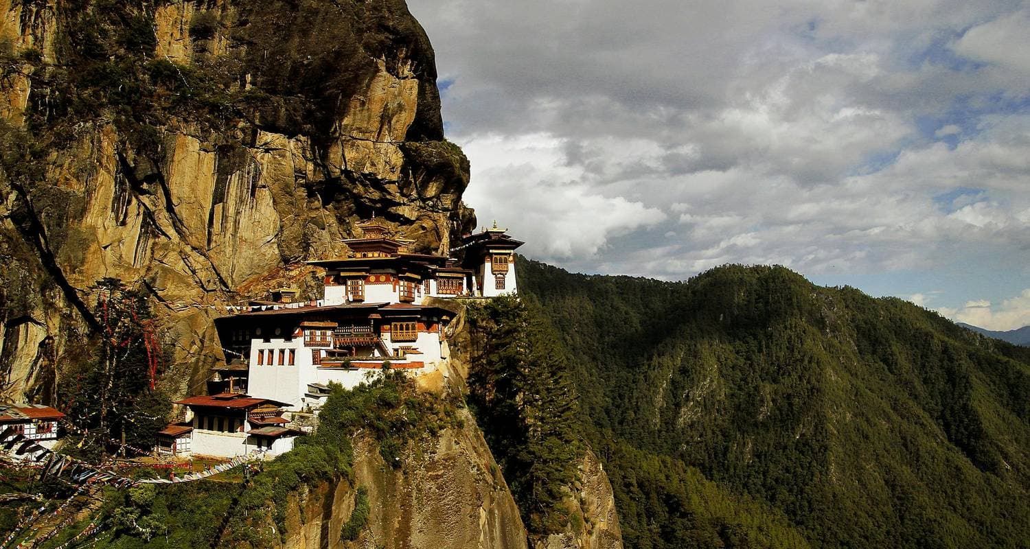 Bhutan Highlights Tour: Thimphu, Punakha & Paro Discovery