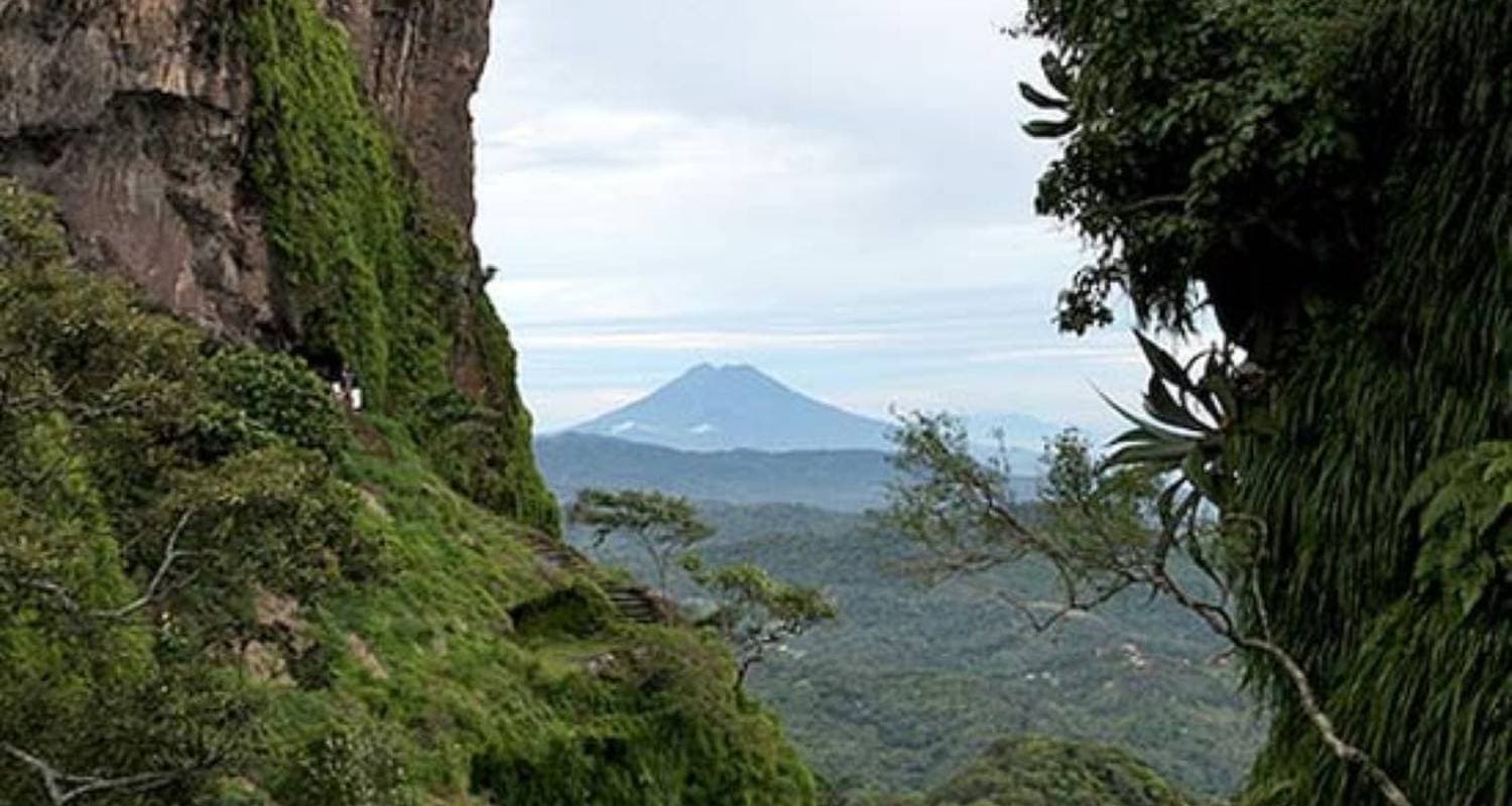 The Essentials of El Salvador: Mayan Culture, Volcanoes, & Beaches