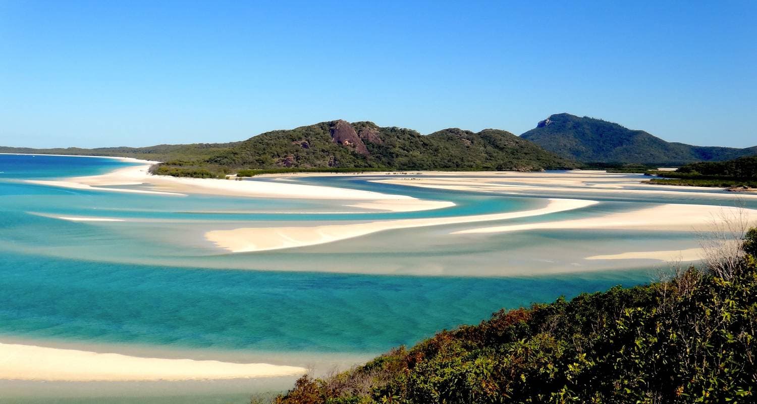 Brisbane to Cairns: Sand Dunes & the Whitsundays