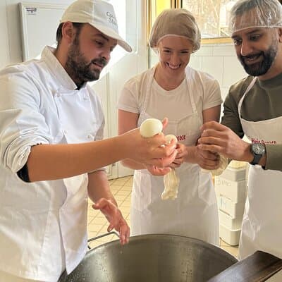 Mozzarella Experience with Tasting in Vico Equense