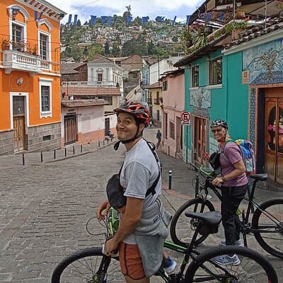 Quito 360 Bike Tour: Modern to Old Town with Chocolate Tasting
