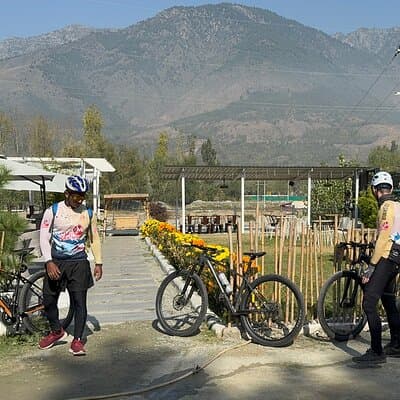 Srinagar Cycling Day Tour Explore Mughal Gardens and More