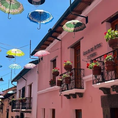 Quito Old Town Free Walking tour Small group English guide Cacao