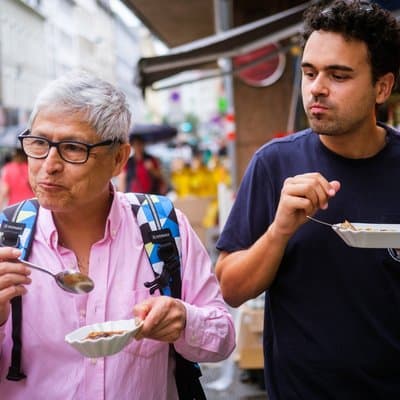 Vienna First Day Tour: Coffeehouse, Street Food & Local Tips
