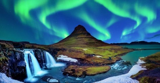 A blue and green sky in Iceland of the northern lights