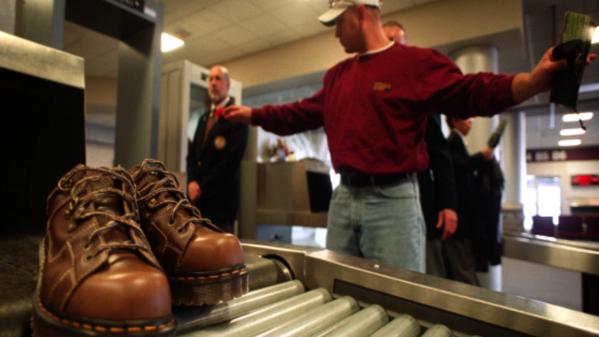 airport-security-shoes-off